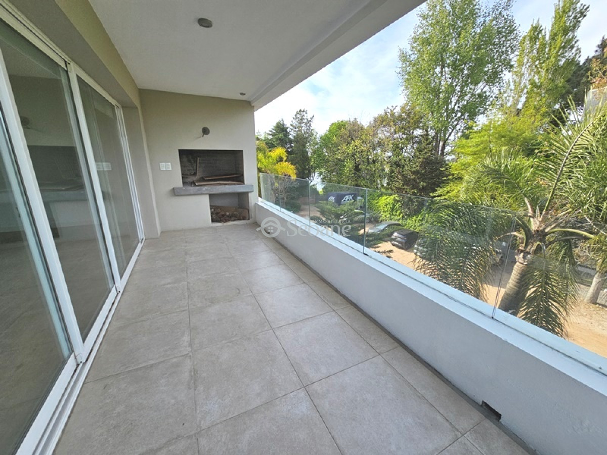 Apartamento ID.15 - Próximo A Servicios, Vista Lateral Al Lago, Parrillero Propio