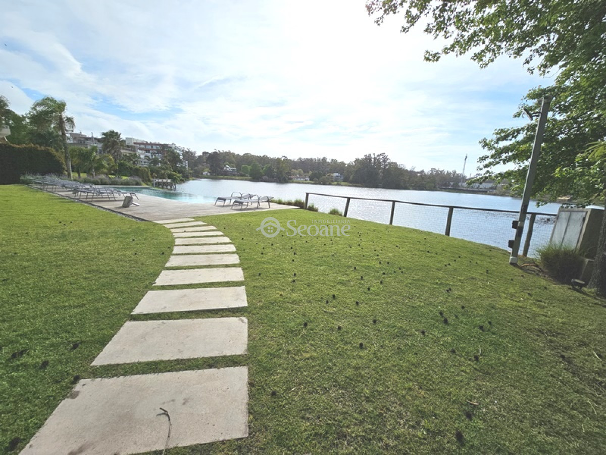 Apartamento ID.15 - Próximo A Servicios, Vista Lateral Al Lago, Parrillero Propio