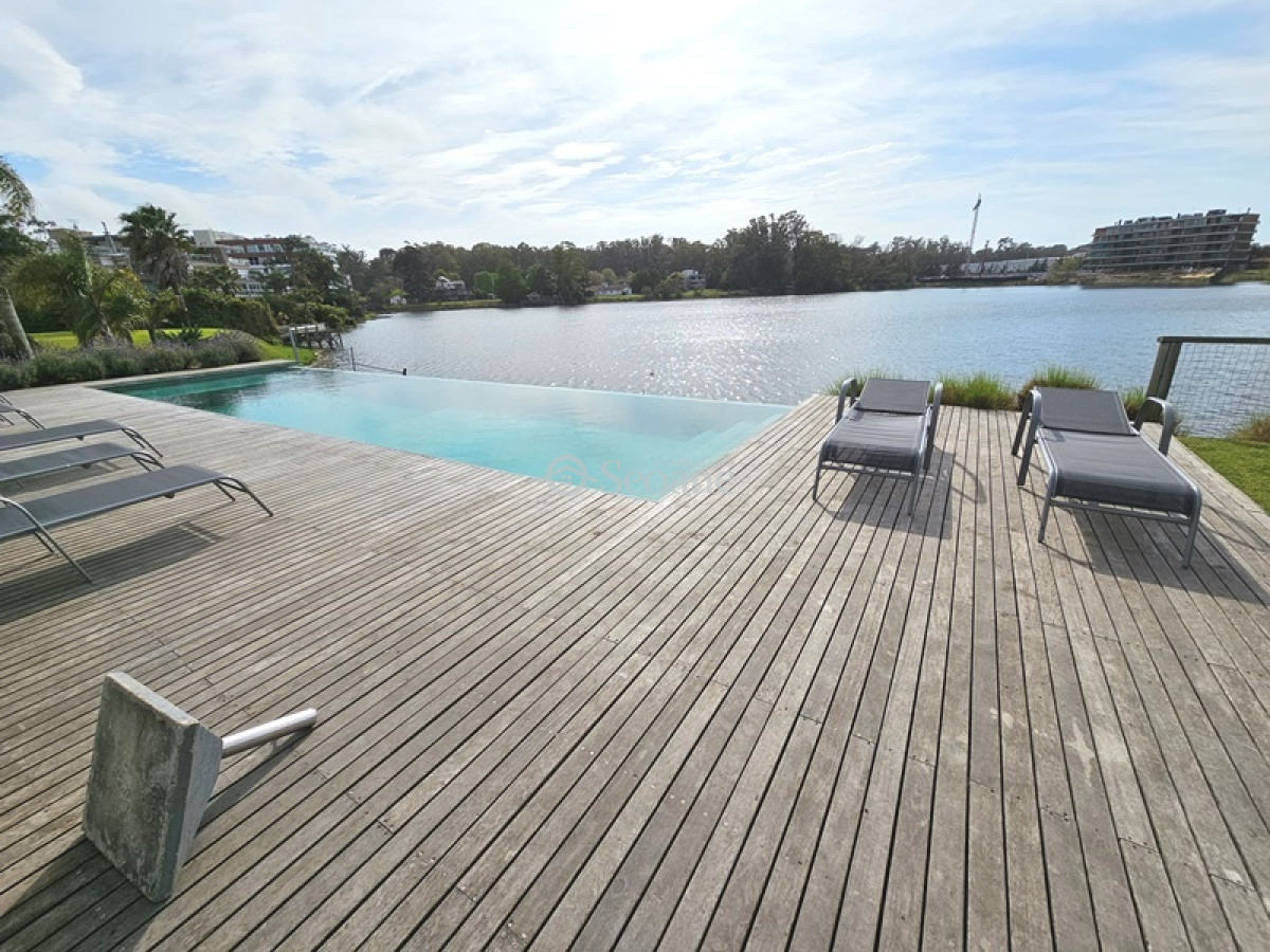 Apartamento ID.15 - Próximo A Servicios, Vista Lateral Al Lago, Parrillero Propio