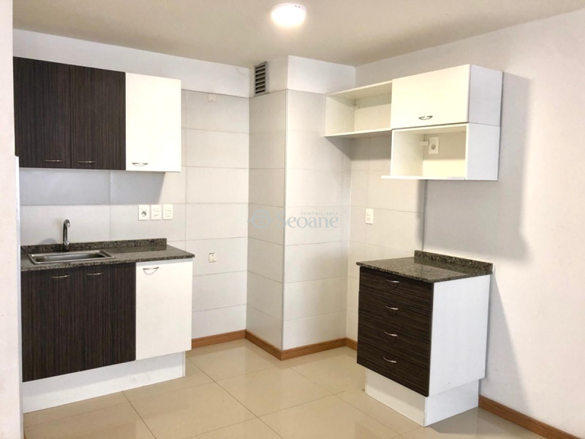 Apartamento ID.178 - Uruguay Y F Crespo, 45 M2, Piso Alto, Luminoso