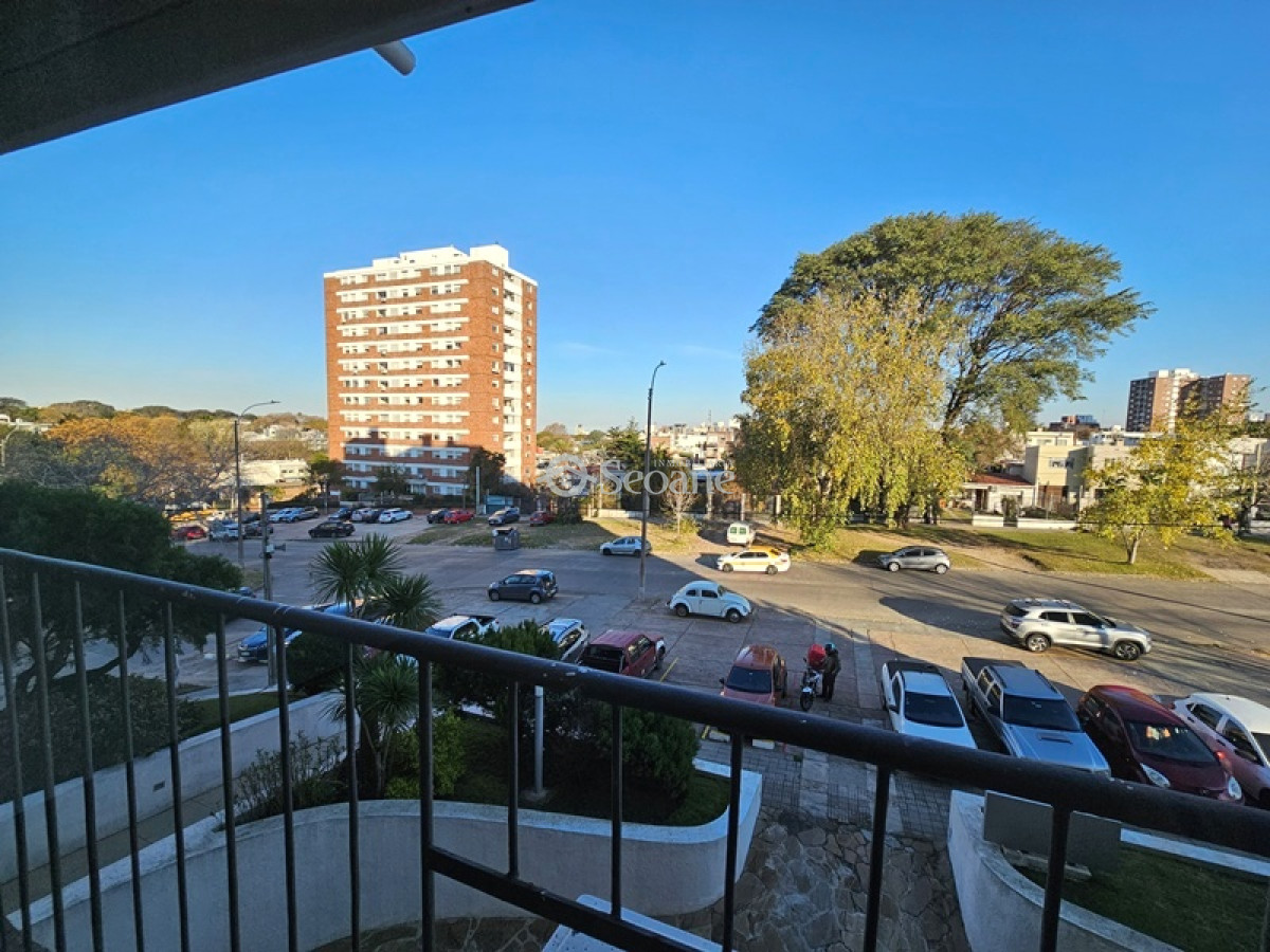 Apartamento ID.245 - Al Frente, Luminoso, Estanislao Lopez Y C Del Uruguay