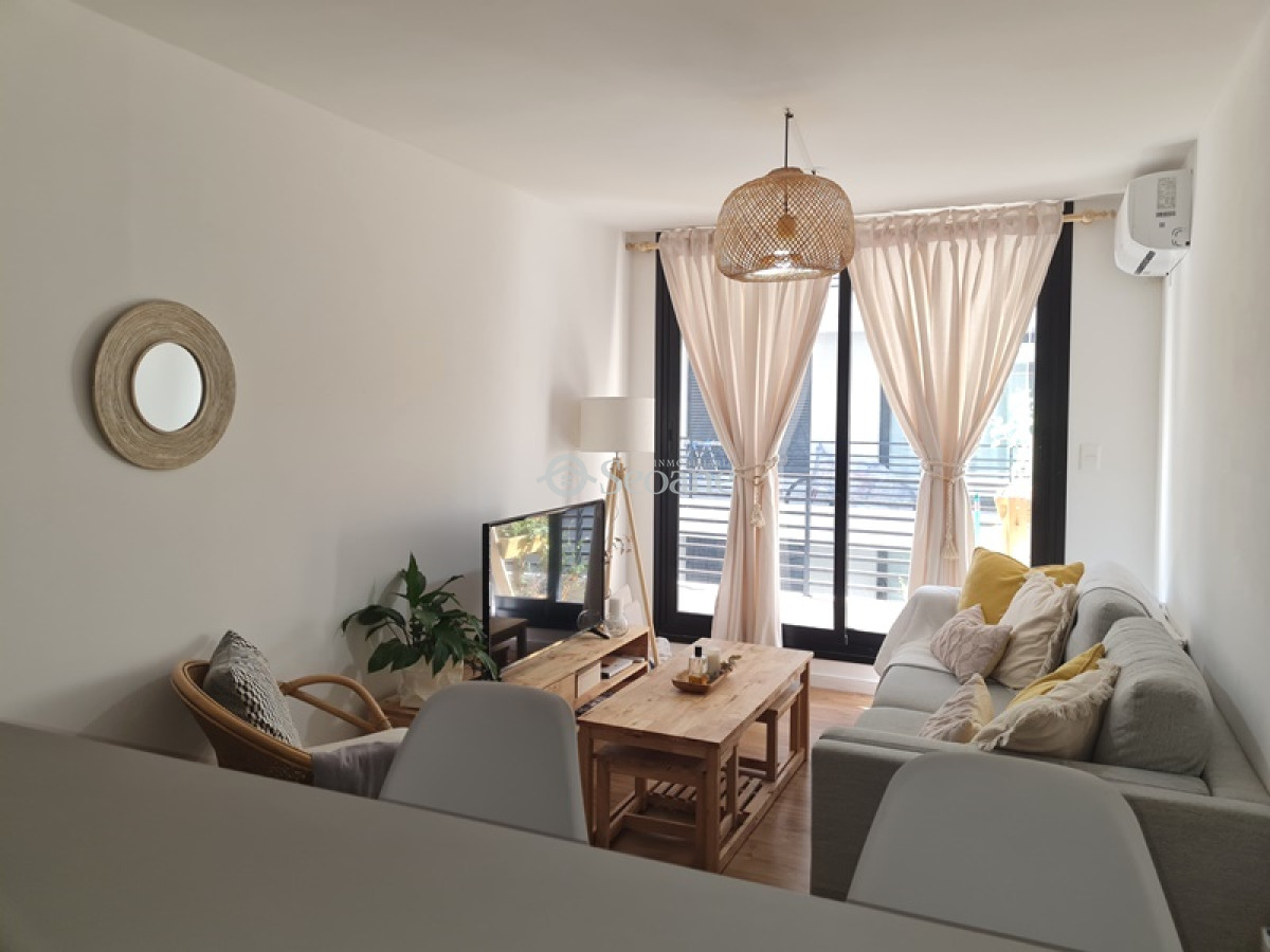Apartamento ID.253 - Sobre Verdi, Amplia Terraza de uso exclusivo, Con Parrillero