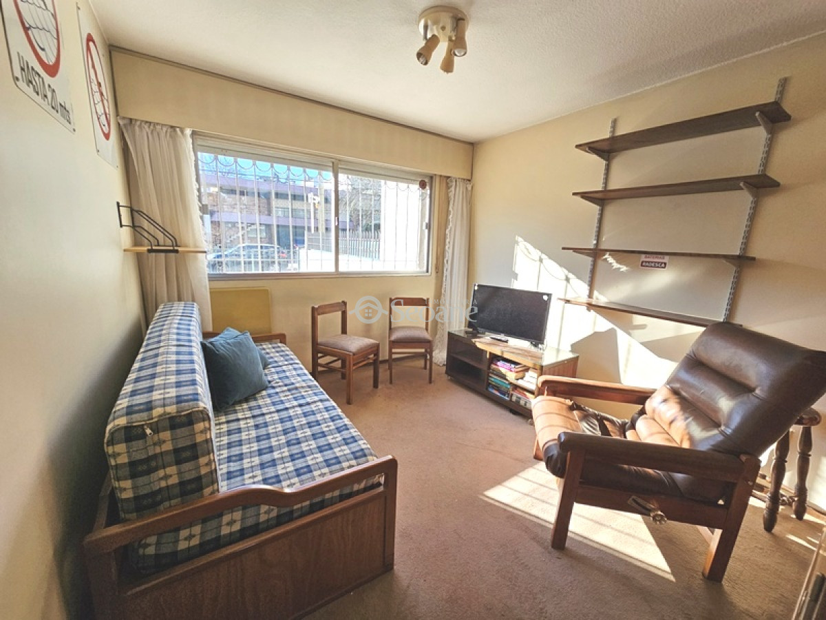 Apartamento ID.273 - Nuevo Precio - Sobre Rambla De Malvín, Una Planta Por Piso Con Acceso Por Orinoco