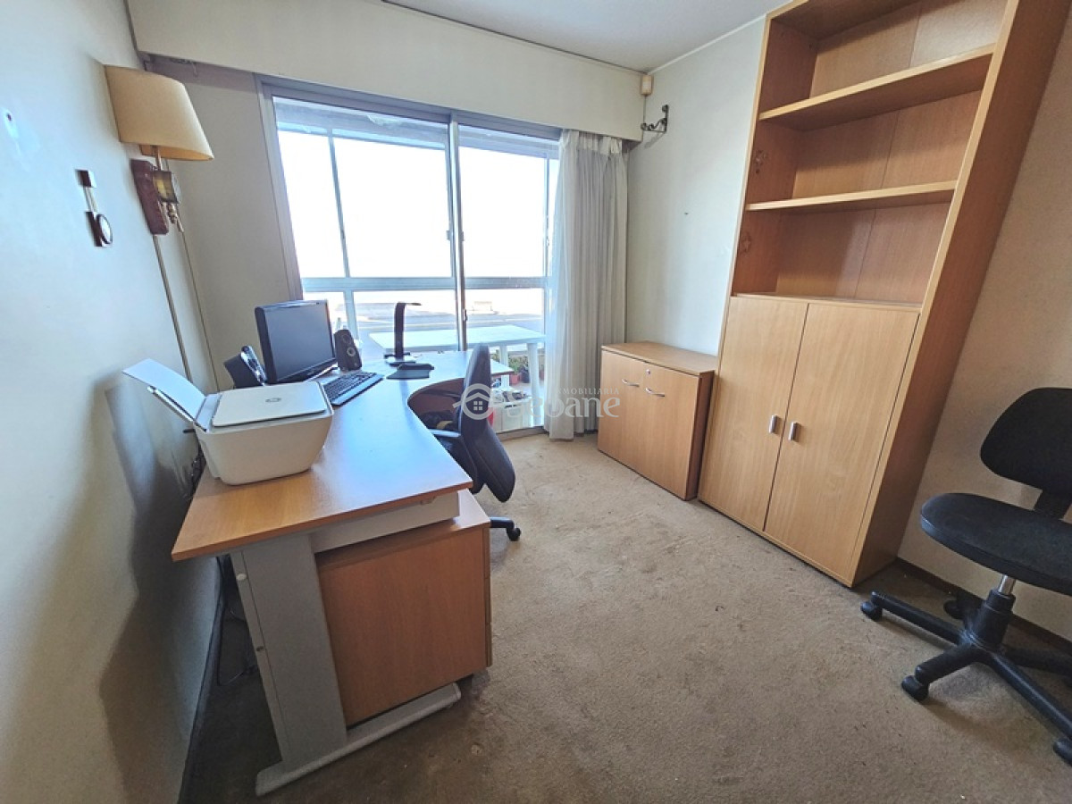 Apartamento ID.273 - Nuevo Precio - Sobre Rambla De Malvín, Una Planta Por Piso Con Acceso Por Orinoco