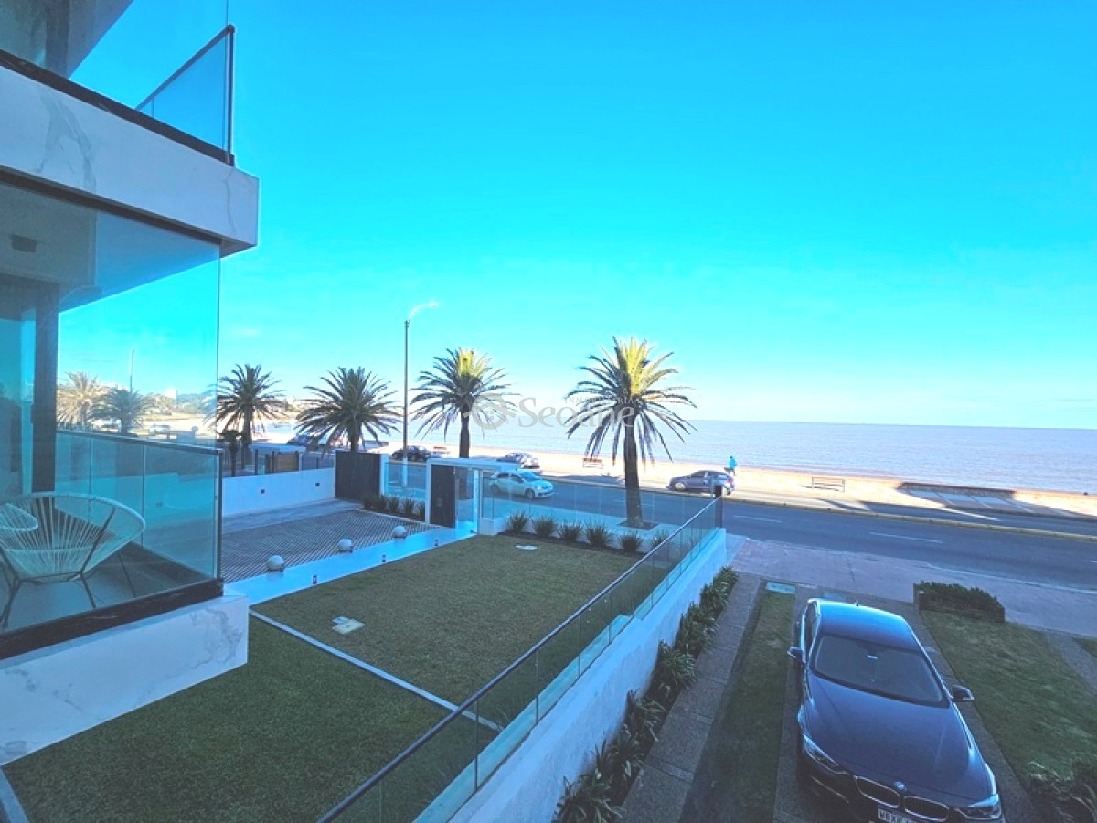 Apartamento ID.273 - Nuevo Precio - Sobre Rambla De Malvín, Una Planta Por Piso Con Acceso Por Orinoco