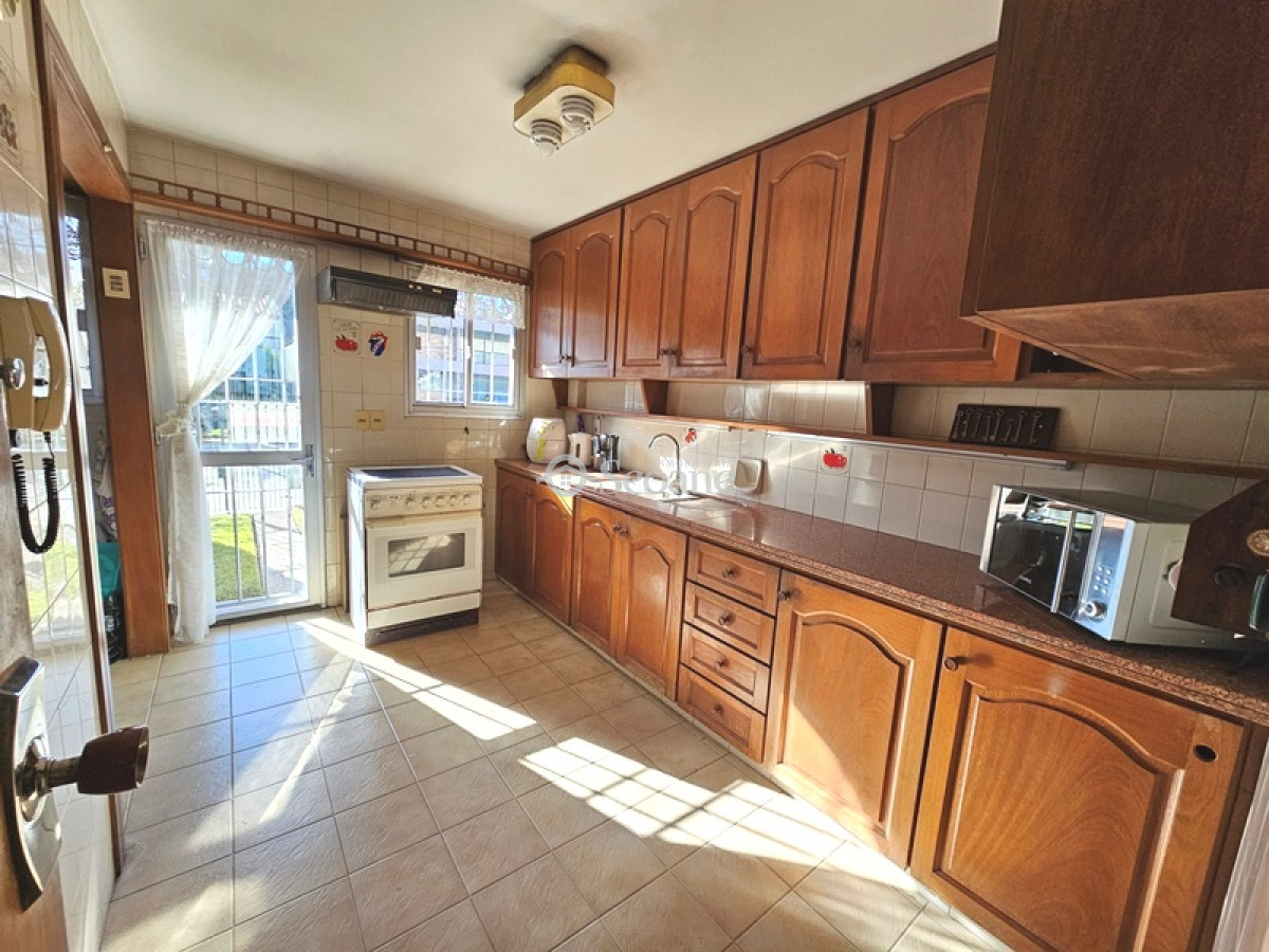 Apartamento ID.273 - Nuevo Precio - Sobre Rambla De Malvín, Una Planta Por Piso Con Acceso Por Orinoco