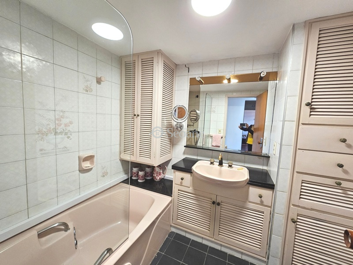 Apartamento ID.273 - Nuevo Precio - Sobre Rambla De Malvín, Una Planta Por Piso Con Acceso Por Orinoco