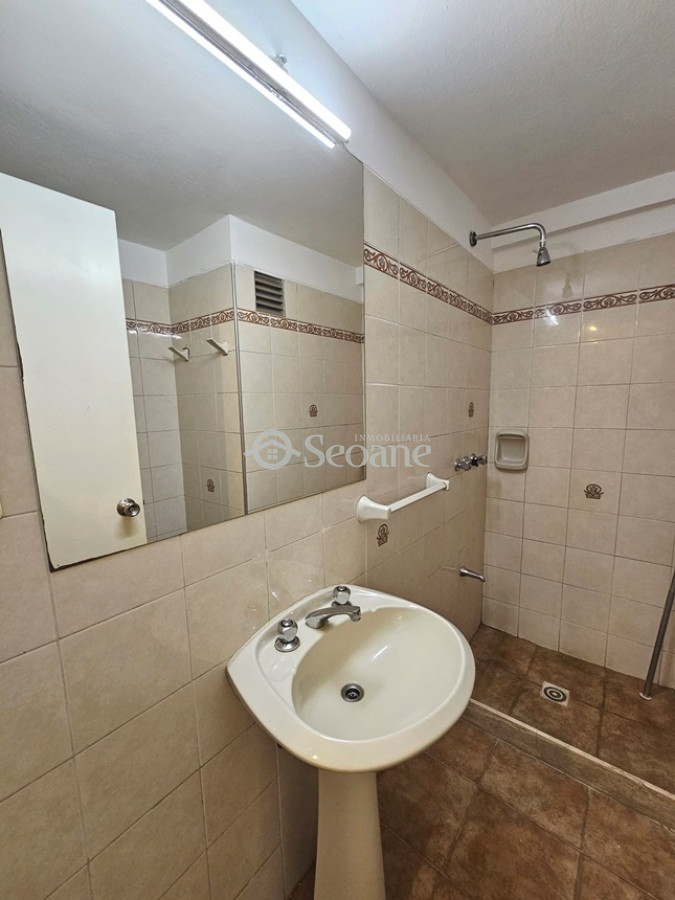 Apartamento ID.335 - Oportunidad - Solano Antuña A Pasos De 21 De Setiembre, Al Frente