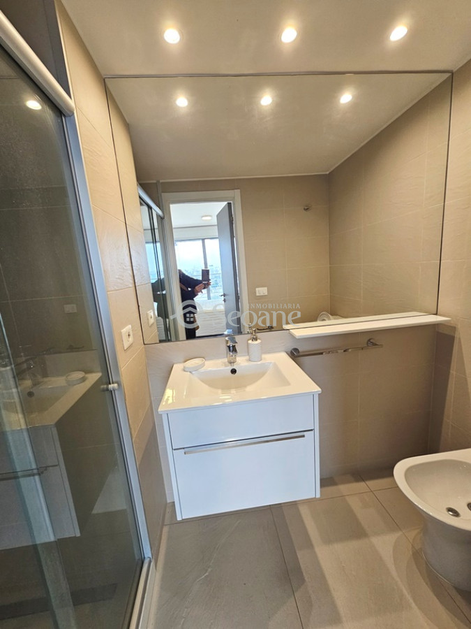 Apartamento ID.435 - A Pasos De La Rambla Y Del Golf, Moderno, Garaje Amplio, Piso Alto