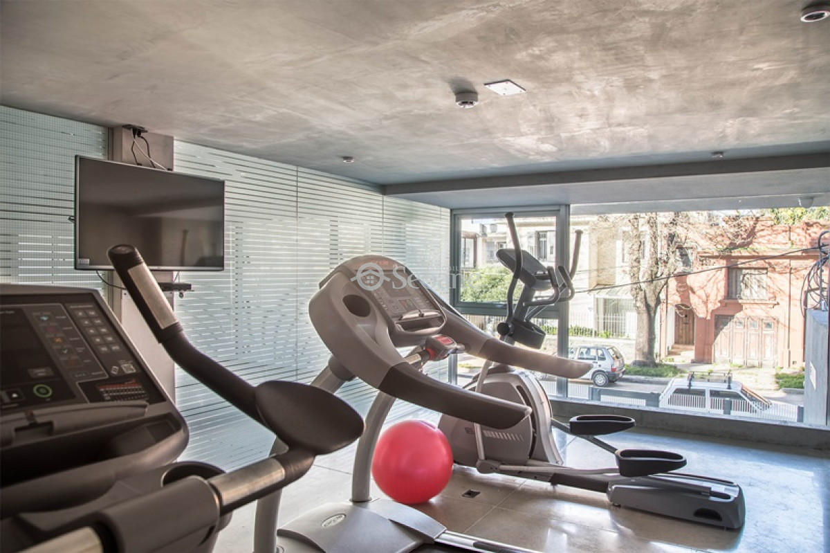 Apartamento ID.435 - A Pasos De La Rambla Y Del Golf, Moderno, Garaje Amplio, Piso Alto