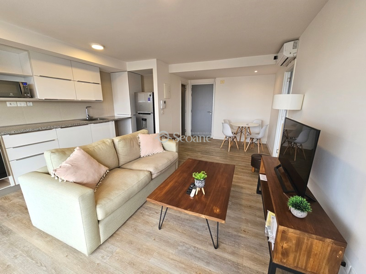 Apartamento ID.435 - A Pasos De La Rambla Y Del Golf, Moderno, Garaje Amplio, Piso Alto