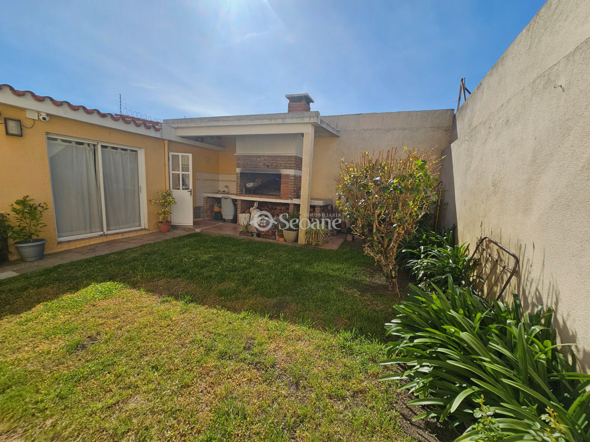 Casa ID.521 - Impecable para entrar, excelente construcción, fondo verde y barbacoa