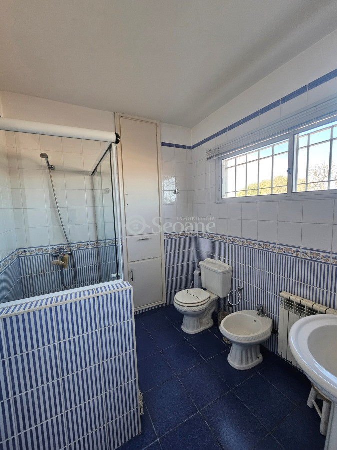 Casa ID.521 - Impecable para entrar, excelente construcción, fondo verde y barbacoa