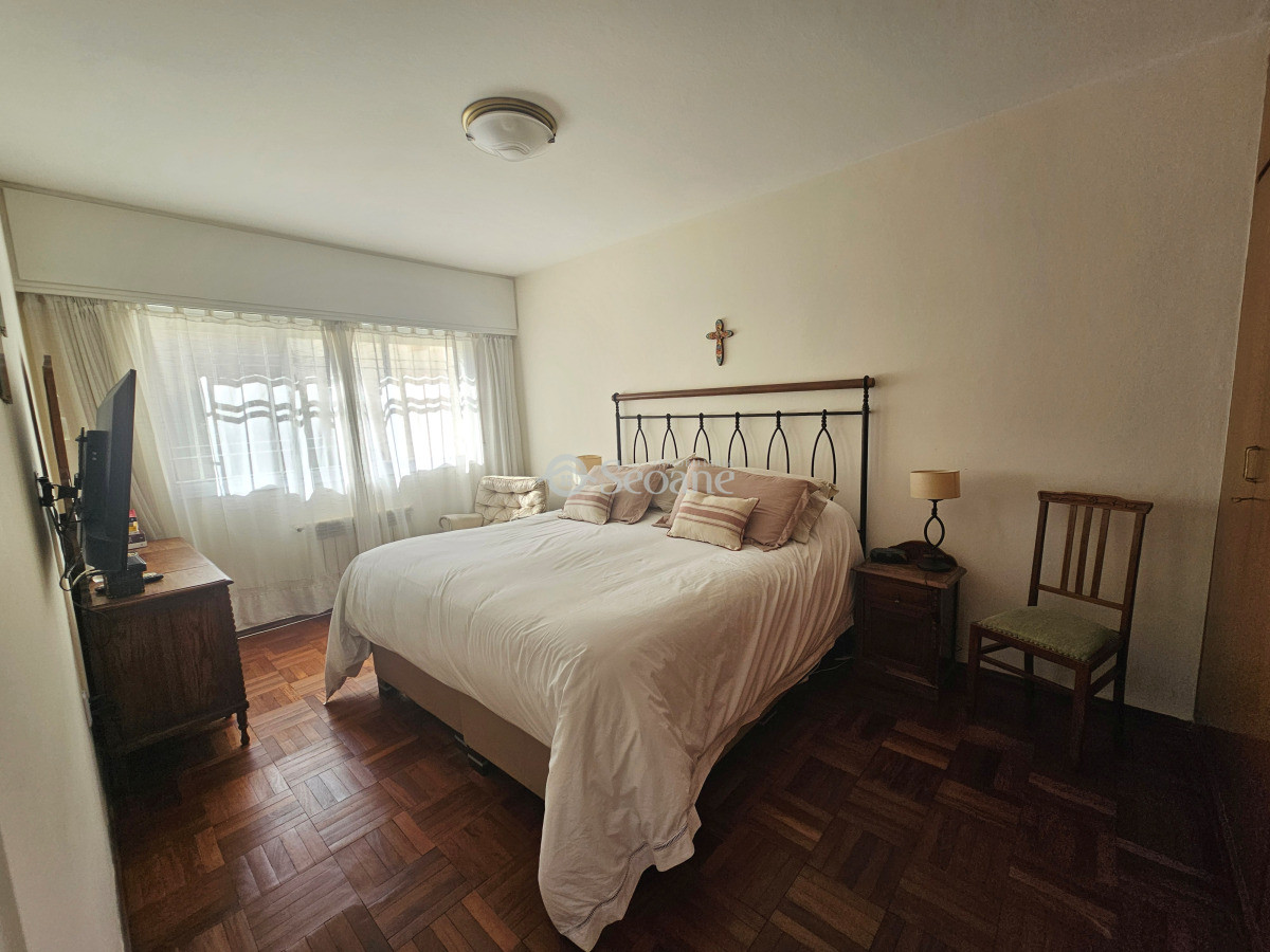 Casa ID.521 - Impecable para entrar, excelente construcción, fondo verde y barbacoa