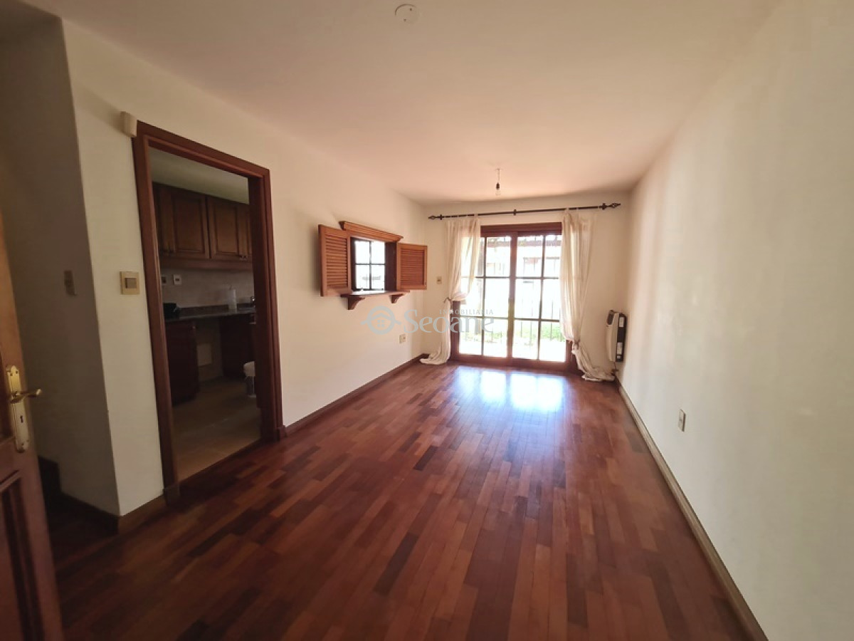 Casa ID.103 - Orleans - Impecable - Cálida Y Soleada 