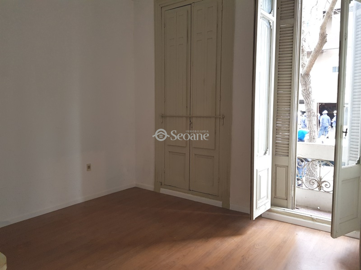 Casa ID.166 - Chana y Jackson - 6 Ambientes, Baños Y Cocina, para actualizar