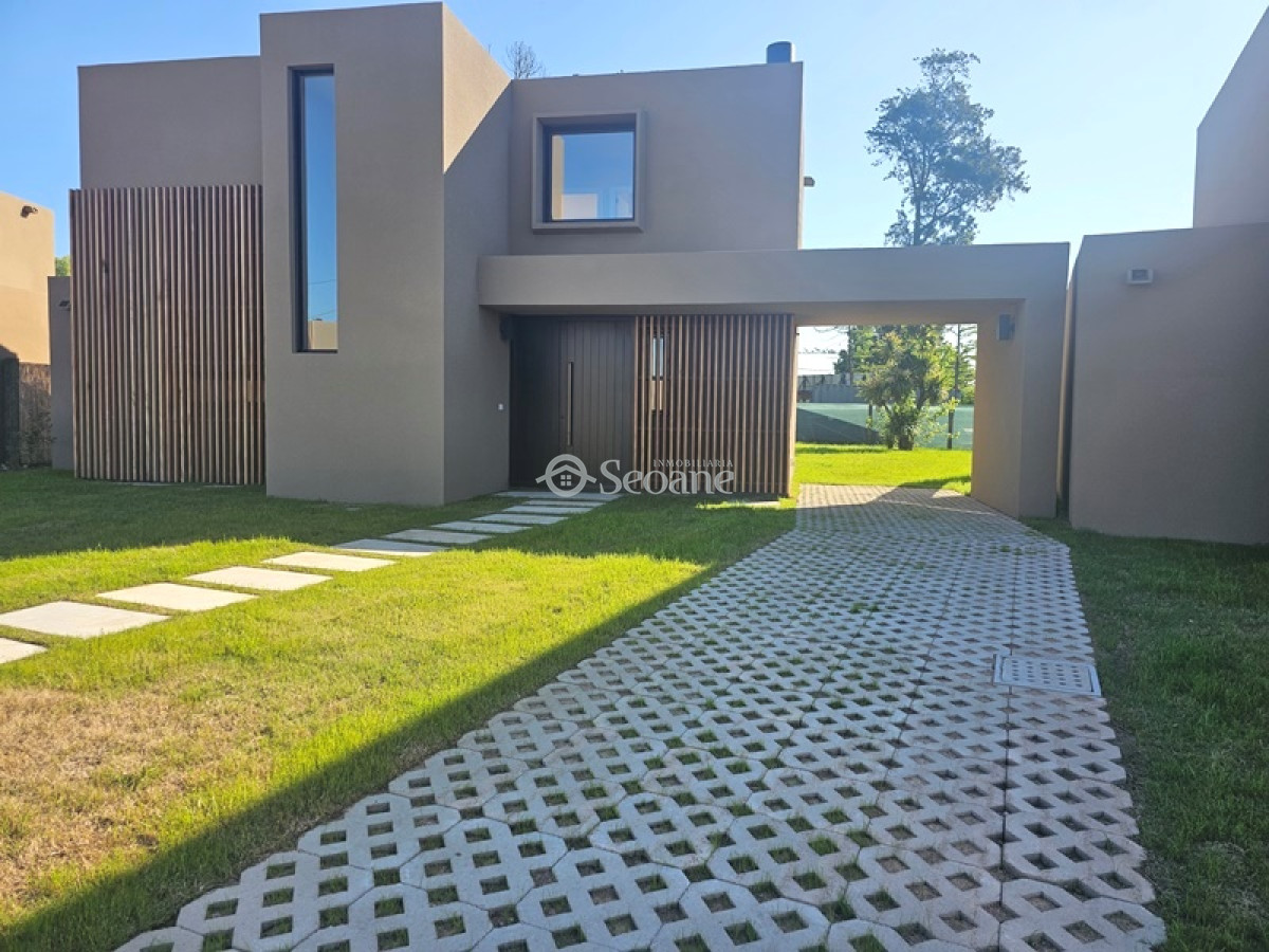 Casa ID.199 - Huertas De Los Horneros, 4 Dormitorios, Amplio Terreno