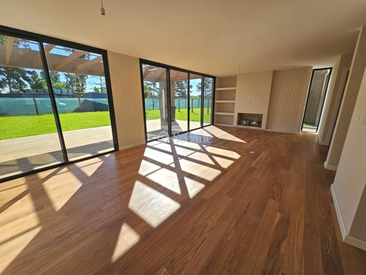 Casa ID.199 - Huertas De Los Horneros, 4 Dormitorios, Amplio Terreno