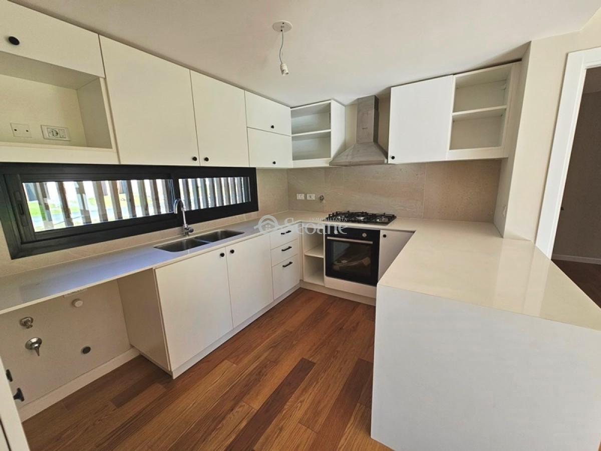 Casa ID.199 - Huertas De Los Horneros, 4 Dormitorios, Amplio Terreno