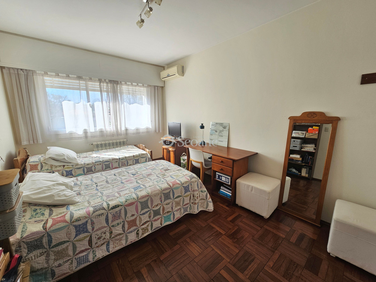 Casa ID.521 - Impecable para entrar, excelente construcción, fondo verde y barbacoa