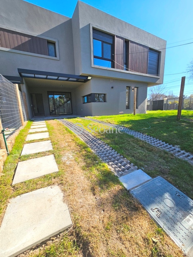 Casa ID.500 - Estrena, Tajes a una cuadra de Av Italia, Zona colegios