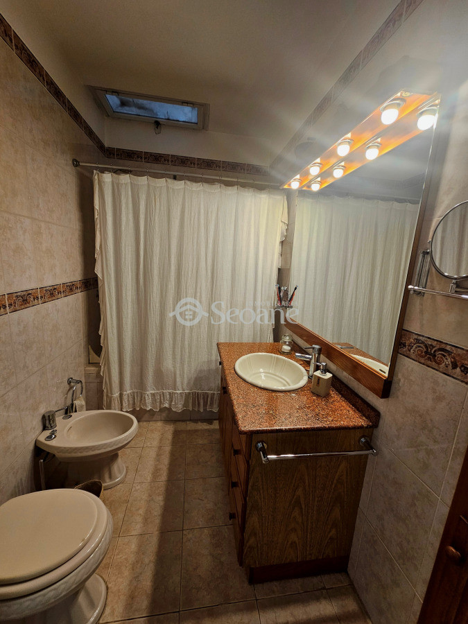 Casa ID.521 - Impecable para entrar, excelente construcción, fondo verde y barbacoa