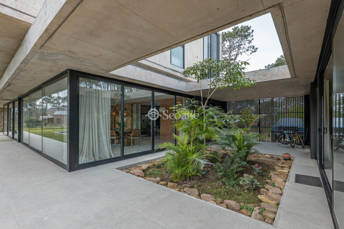 Casa ID.548 - Excepcional Residencia en Barrio Privado Reserva Montoya