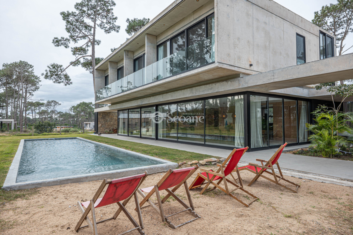 Casa ID.548 - Excepcional Residencia en Barrio Privado Reserva Montoya