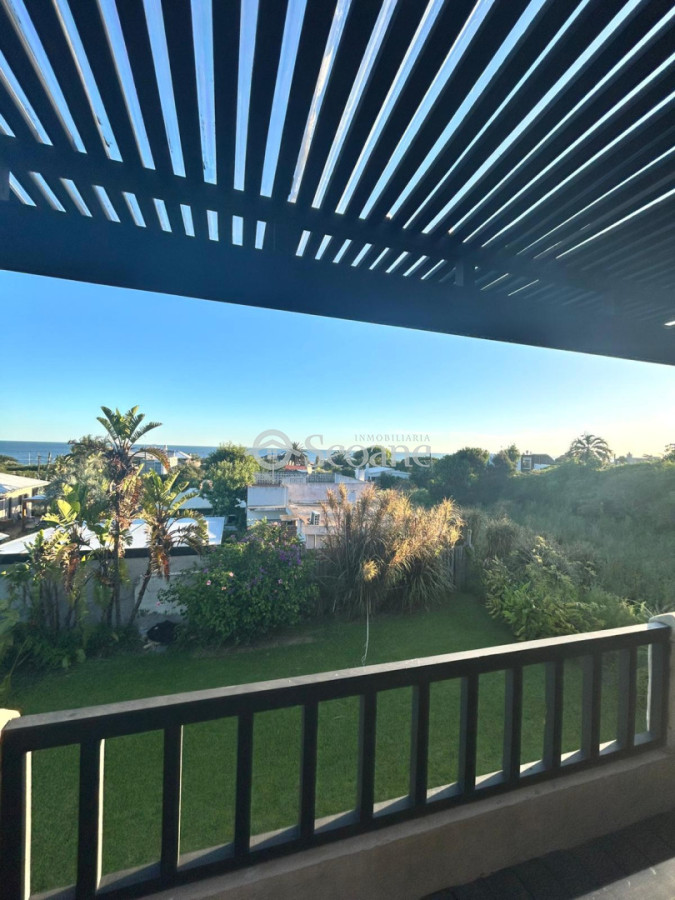 Casa ID.542 - Impecable a 4 cuadras del Mar - Enero disponible - 3 y servicio