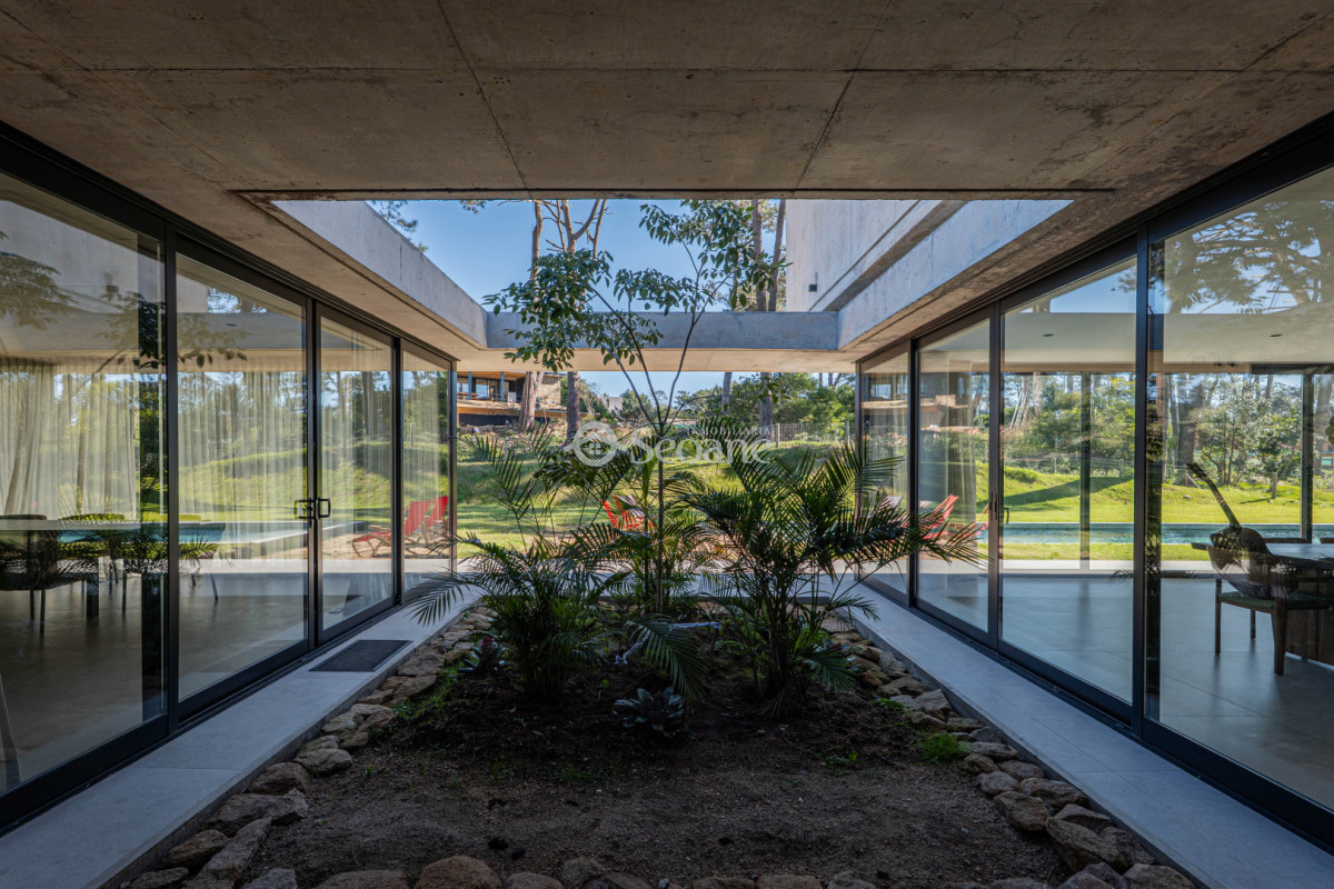 Casa ID.548 - Excepcional Residencia en Barrio Privado Reserva Montoya