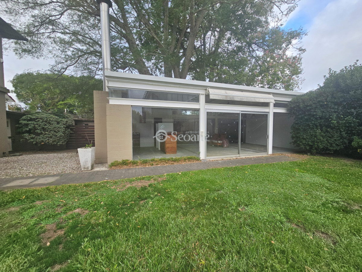 Casa ID.556 - Carrasco Centrico -  Amplio lugar estacionamiento cerrado