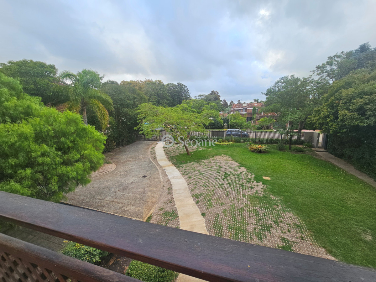 Casa ID.556 - Carrasco Centrico -  Amplio lugar estacionamiento cerrado