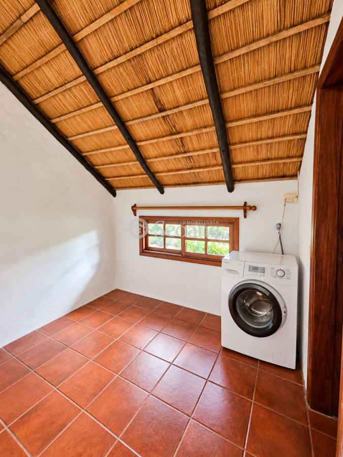 Casa ID.625 - Alquiler Anual - Piedras del Chileno, amplio fondo verde