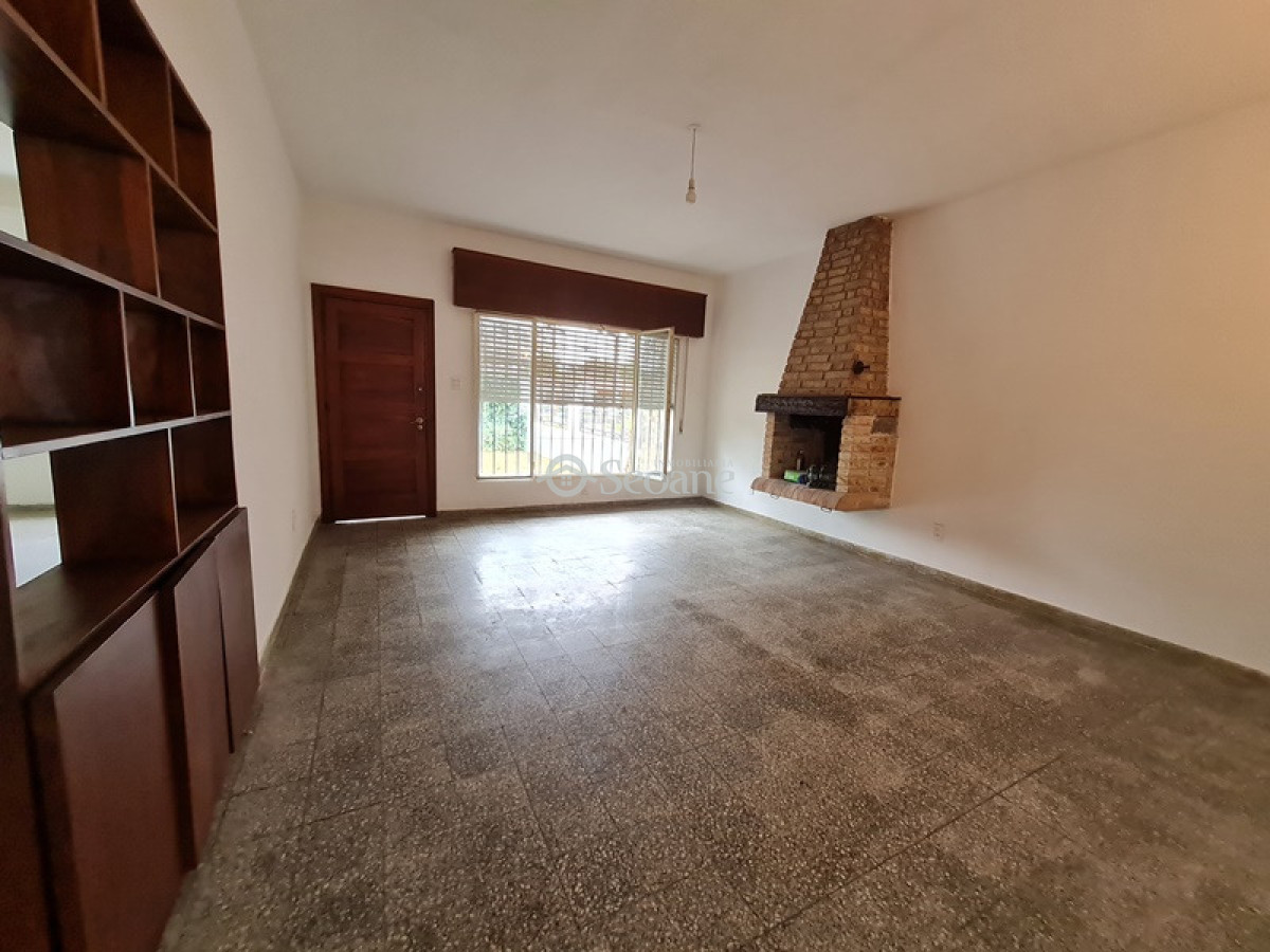 Casa ID.118 - Al Frente, Estufa A Leña Y Parrillero, Espacio Para Auto