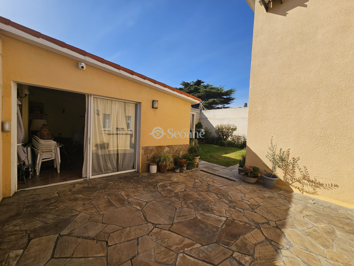 Casa ID.521 - Impecable para entrar, excelente construcción, fondo verde y barbacoa