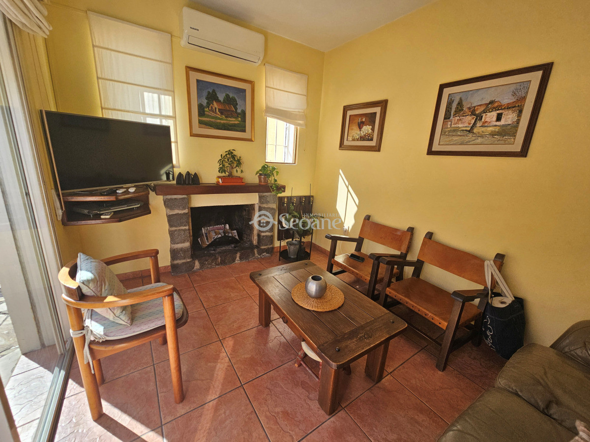 Casa ID.521 - Impecable para entrar, excelente construcción, fondo verde y barbacoa