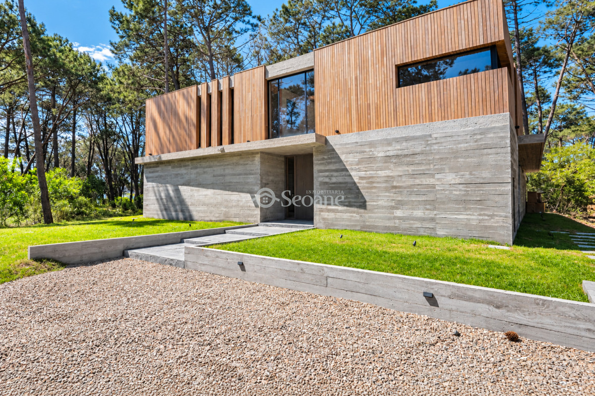 Casa ID.627 - Exclusiva residencia en Reserva Montoya vista a Laguna Blanca - Temporada 2027