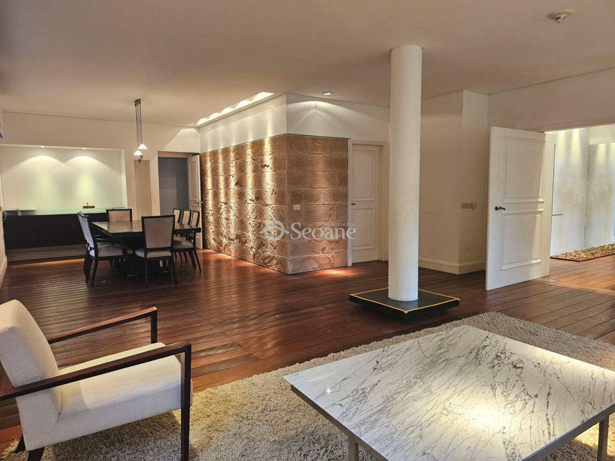 Casa ID.556 - Carrasco Centrico -  Amplio lugar estacionamiento cerrado