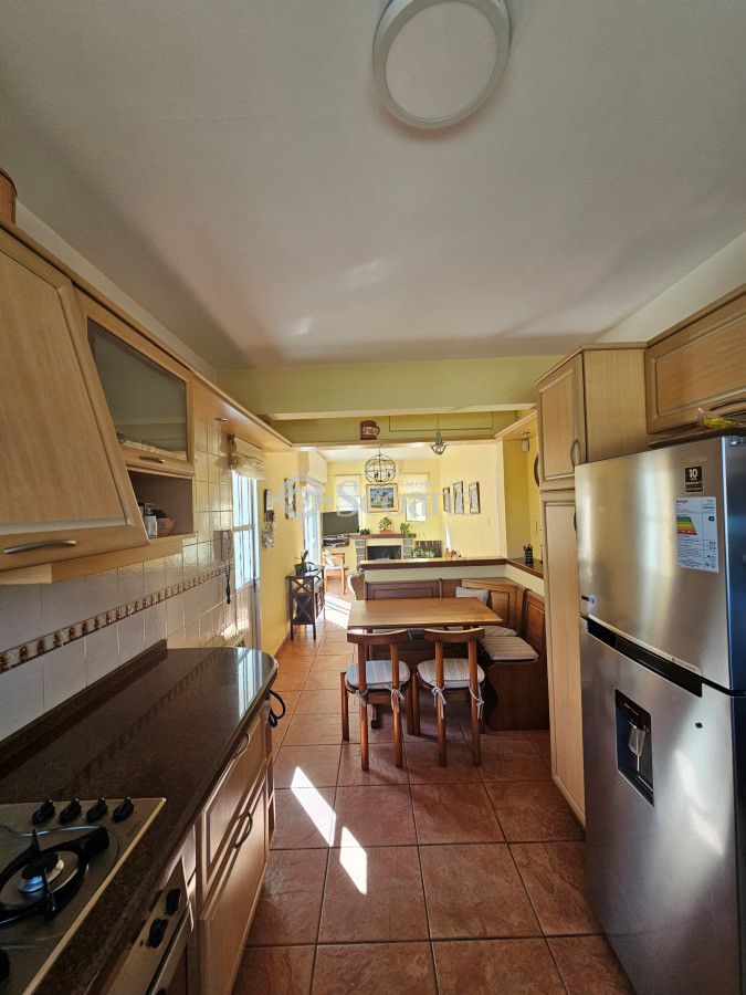 Casa ID.521 - Impecable para entrar, excelente construcción, fondo verde y barbacoa