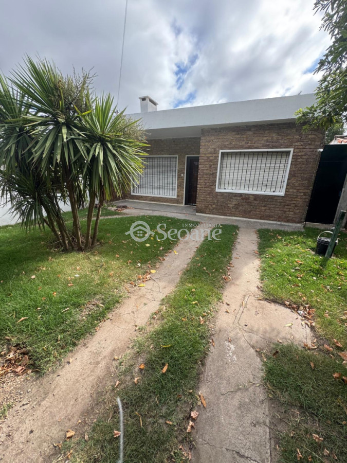 Casa ID.118 - Al Frente, Estufa A Leña Y Parrillero, Espacio Para Auto