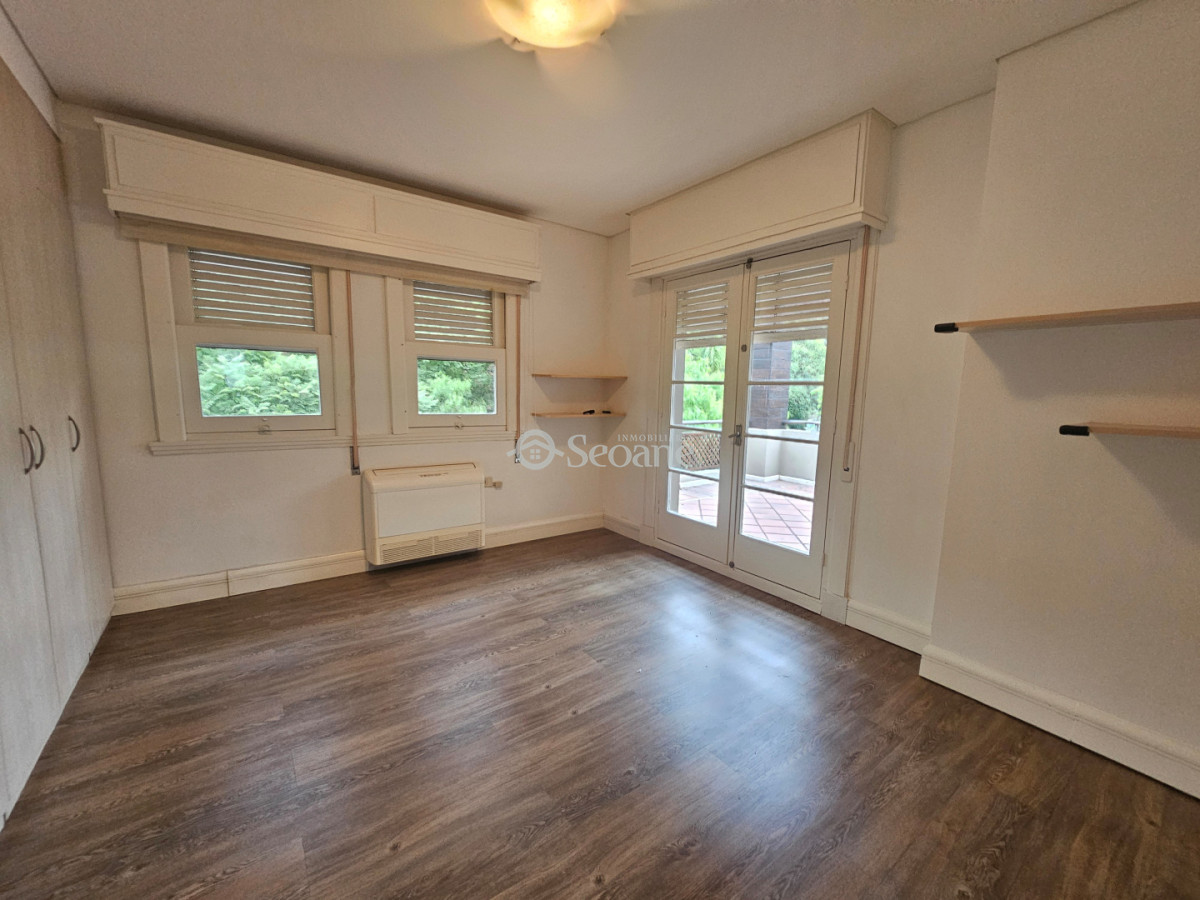 Casa ID.556 - Carrasco Centrico -  Amplio lugar estacionamiento cerrado