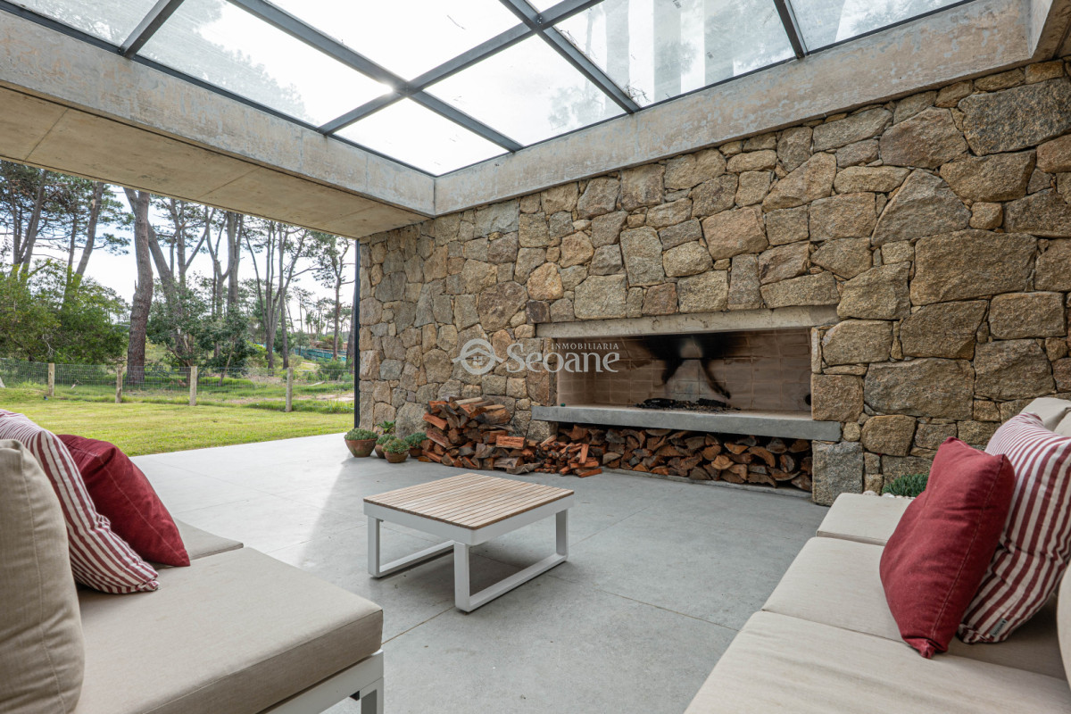 Casa ID.548 - Excepcional Residencia en Barrio Privado Reserva Montoya