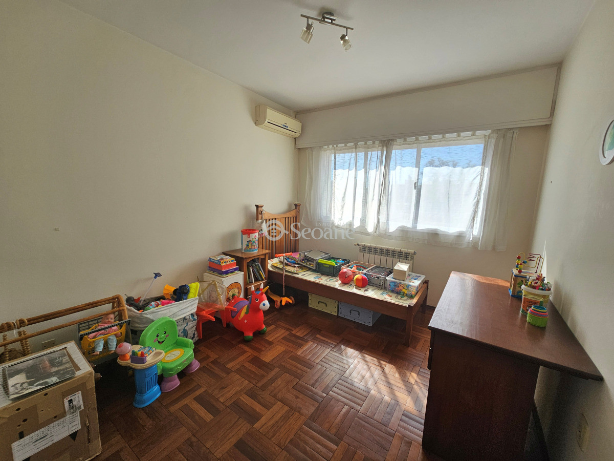 Casa ID.521 - Impecable para entrar, excelente construcción, fondo verde y barbacoa