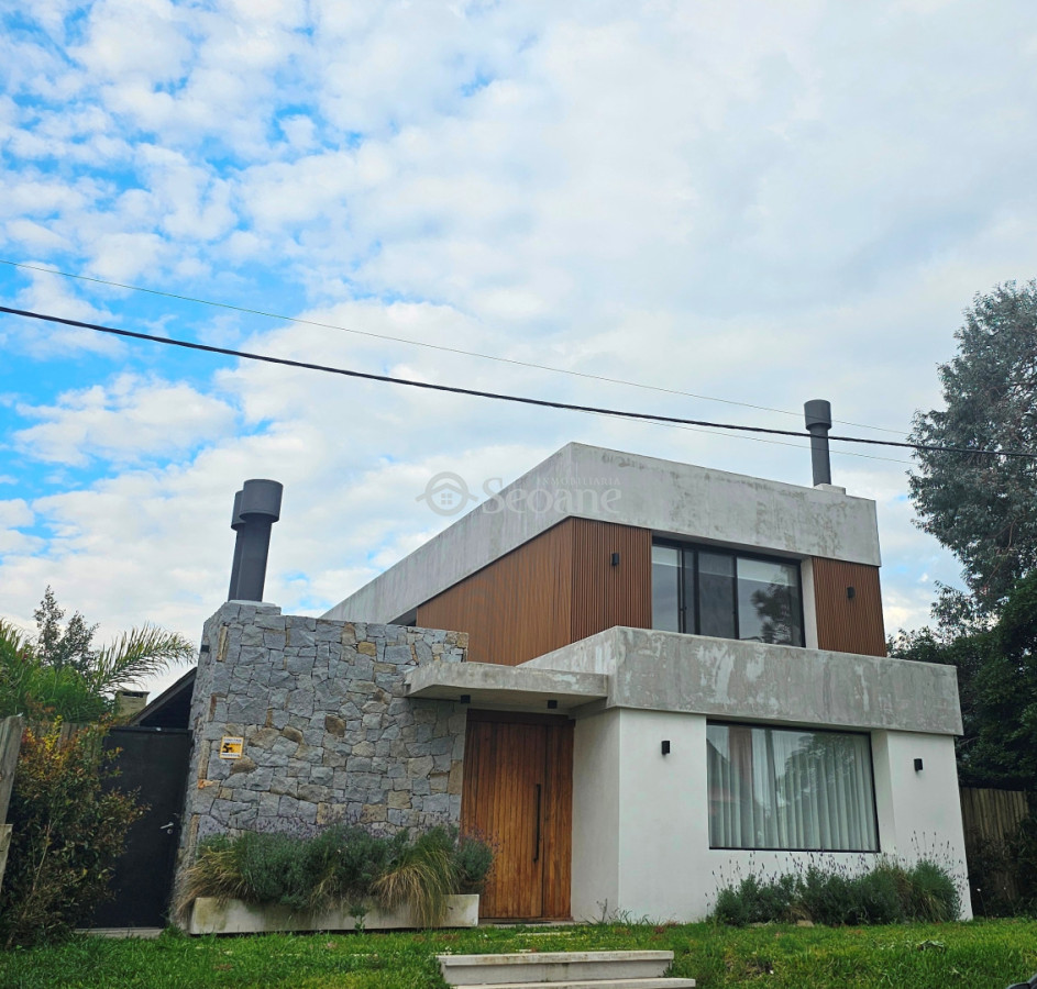 Casa ID.533 - Manantiales, a 4 cuadras del mar, nueva, con piscina