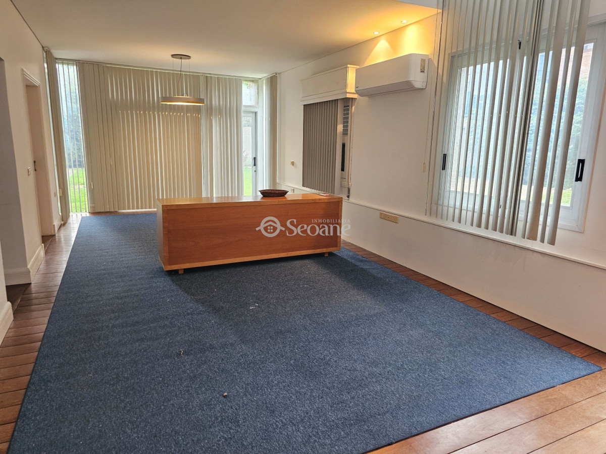 Casa ID.556 - Carrasco Centrico -  Amplio lugar estacionamiento cerrado