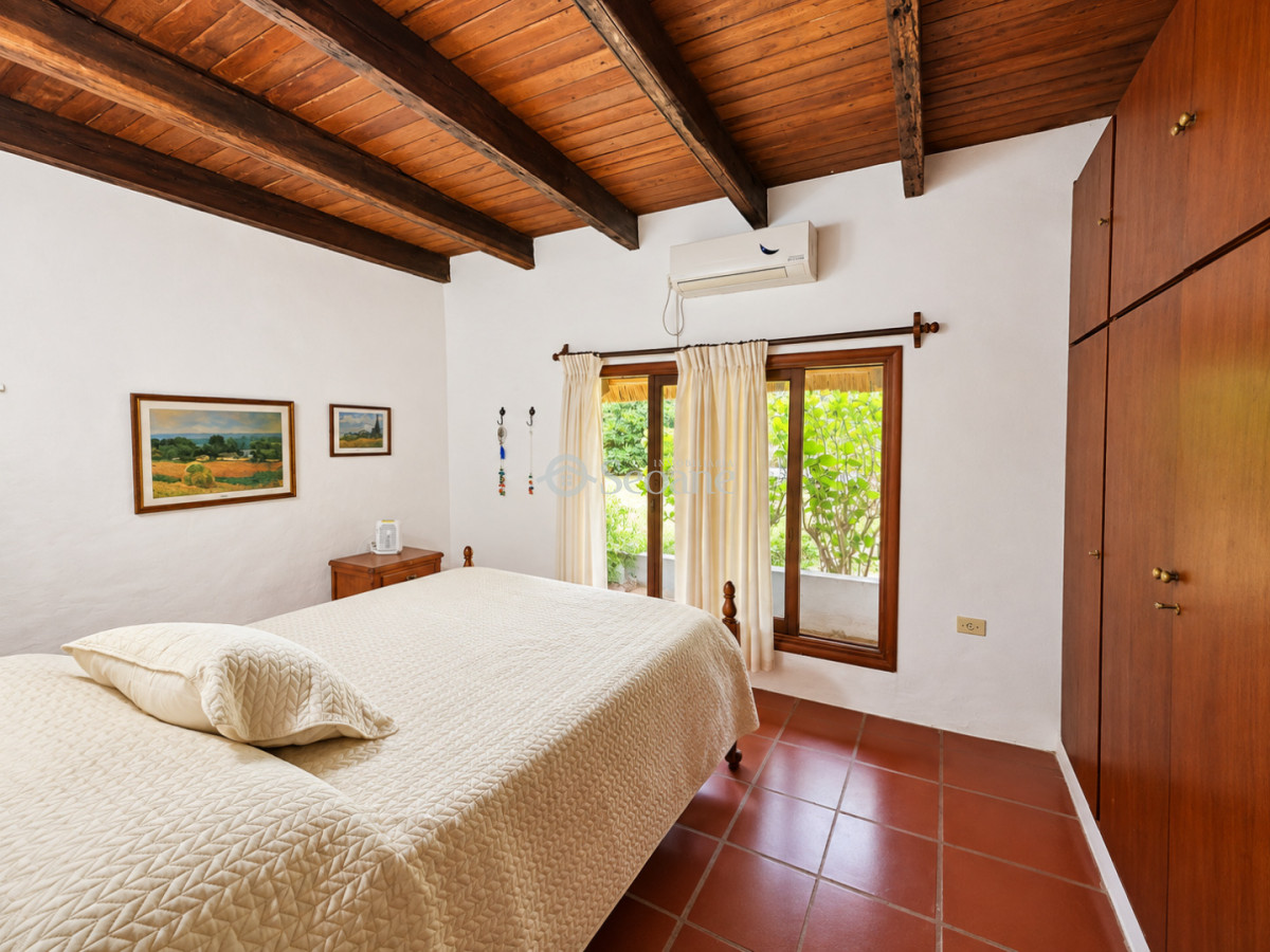 Casa ID.625 - Alquiler Anual - Piedras del Chileno, amplio fondo verde