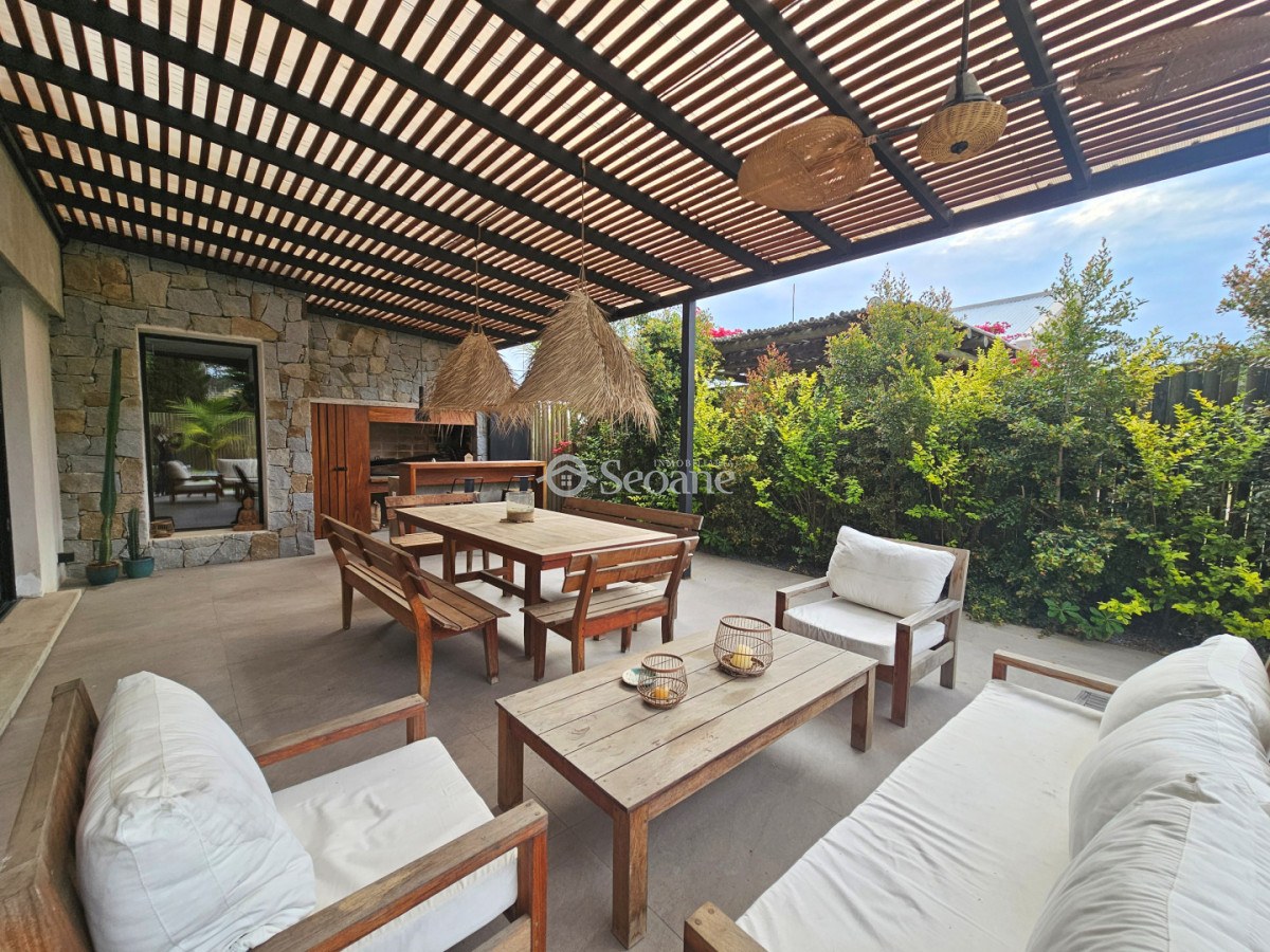 Casa ID.533 - Manantiales, a 4 cuadras del mar, nueva, con piscina