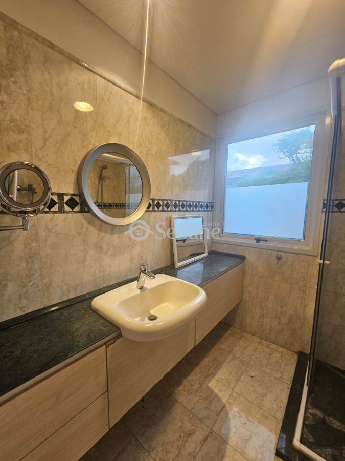 Casa ID.556 - Carrasco Centrico -  Amplio lugar estacionamiento cerrado