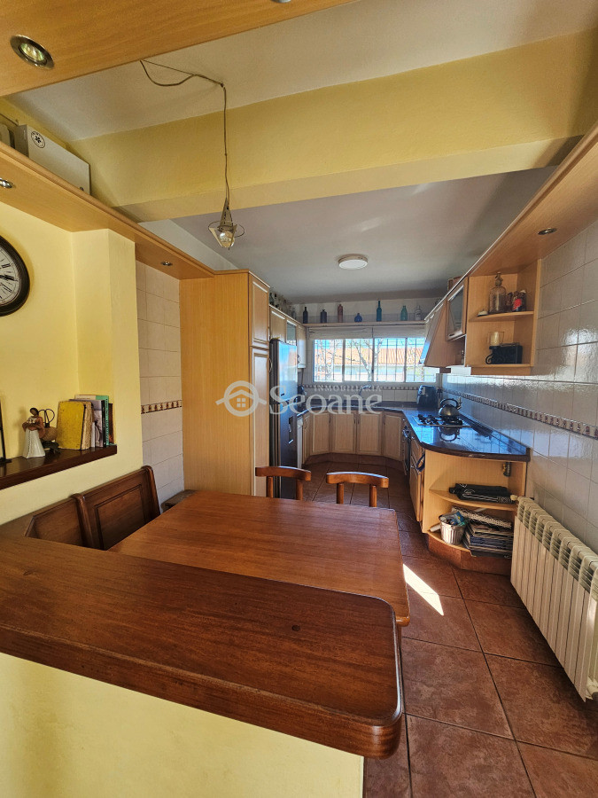 Casa ID.521 - Impecable para entrar, excelente construcción, fondo verde y barbacoa