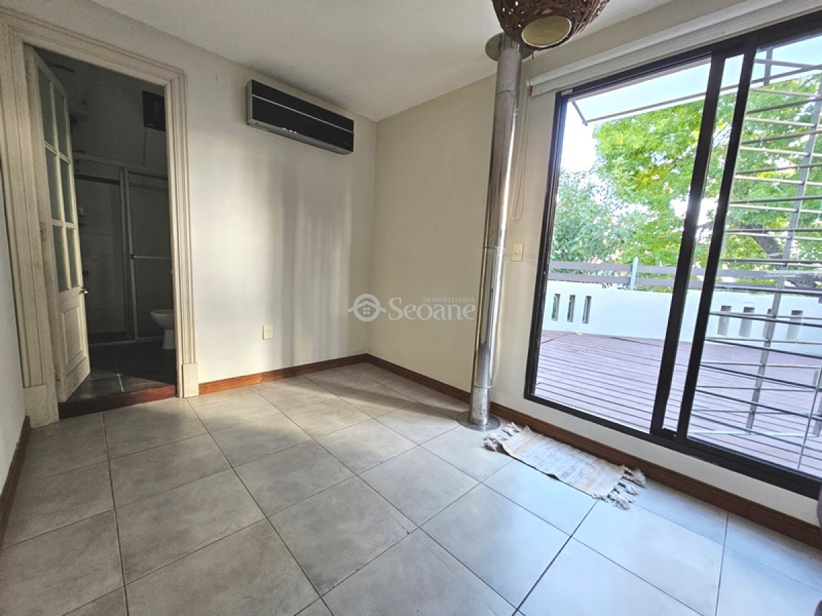 Casa ID.375 - Padrón único - Reciclada, Amplia Terraza Con Parrillero  - Lamas Y Libertad